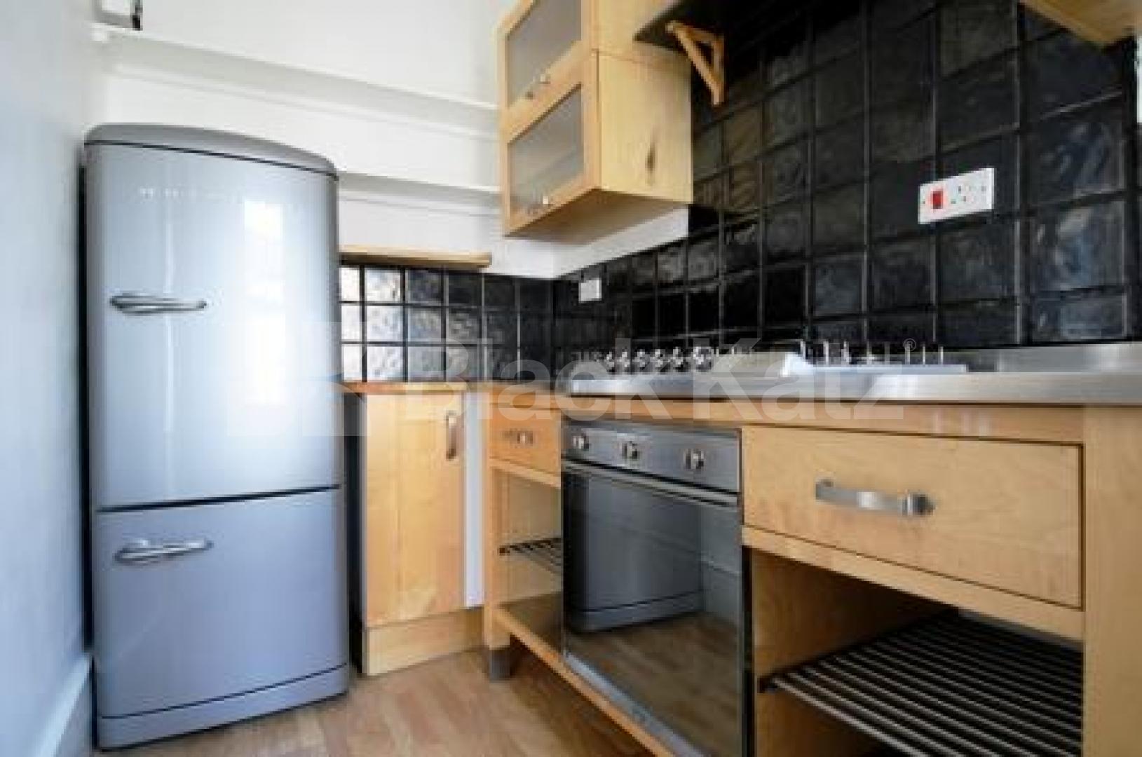 			Available July, 2 Bedroom, 1 bath, 1 reception Flat			 Carlingford Road, TURNPIKE LANE